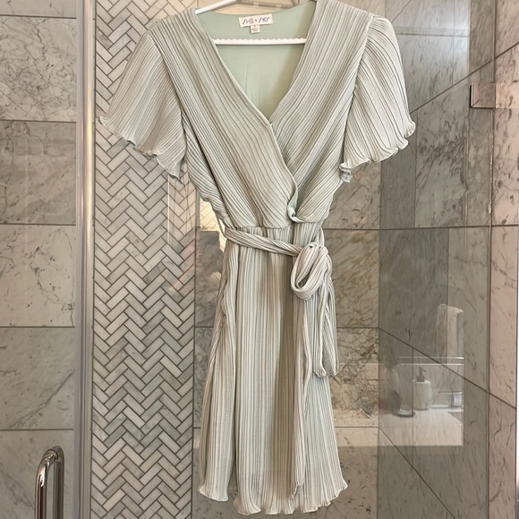 Light teal flowy mini dress - Picture 1 of 4